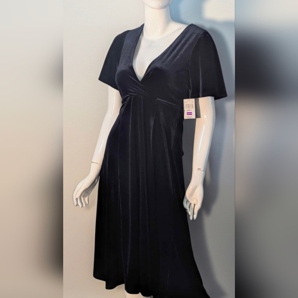 Elegant Navy Velvet Dress.  I Have Size Small And Medium.
